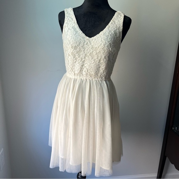 Forever 21 Cream Sleeveless Dress - Picture 3 of 7